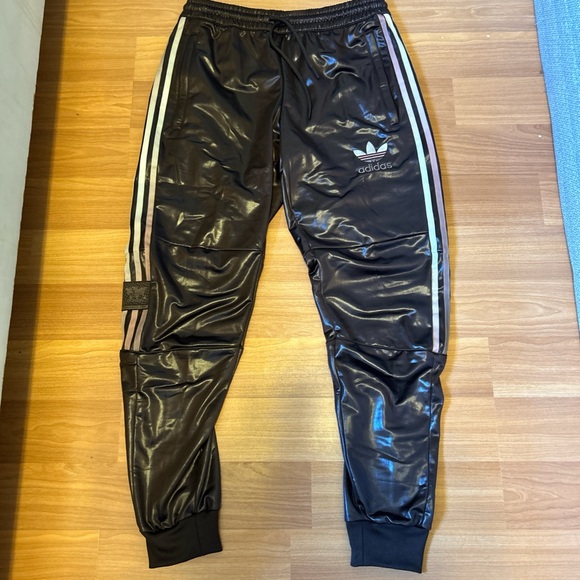 Adidas chile 20 brown sweatpants